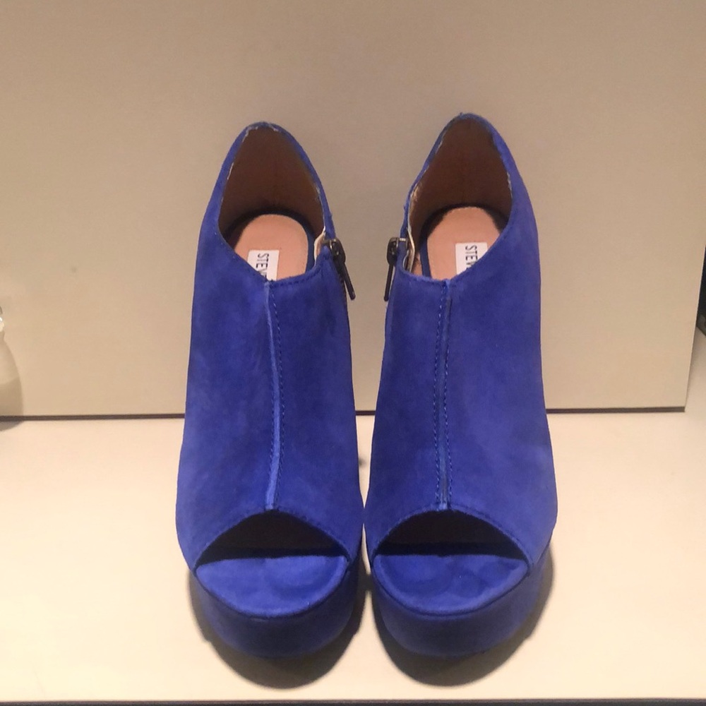 Blue suede wedges!